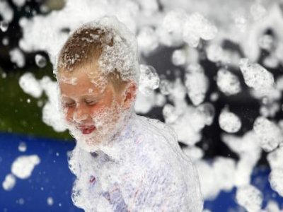 Wykąp się w pianie w wesołym miasteczku