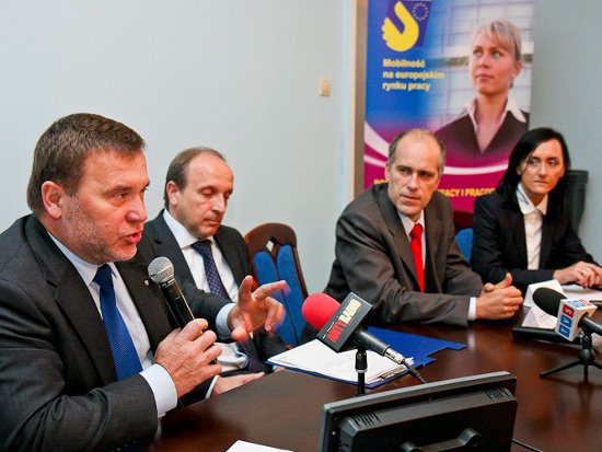 Nowe miejsca pracy receptą na kryzys