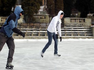 Przyjdź na łyżwy do parku