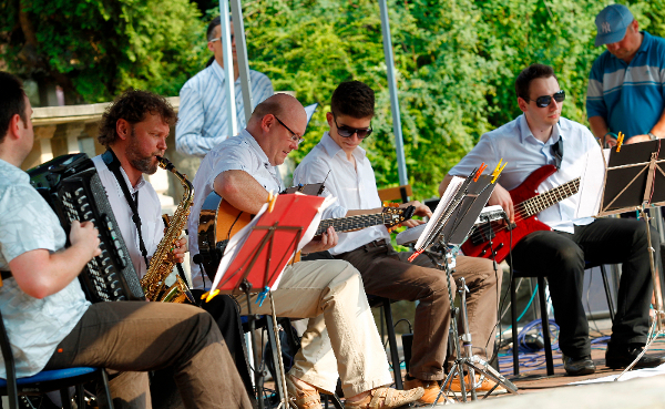 Orkiestry dęte zagrały na kręgu