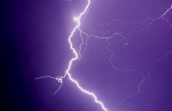 Jak zachować się w czasie burzy? Policjanci radzą