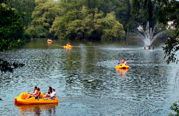 Poruszaj się po parku także ... na wodzie