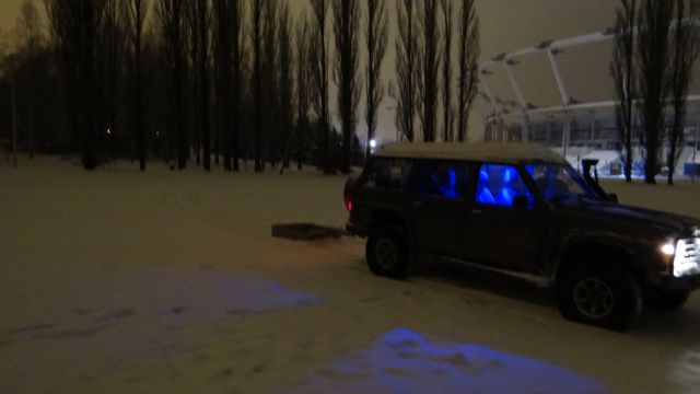 Na alejach wyznaczono ślad dla narciarzy. Warto pobiegać