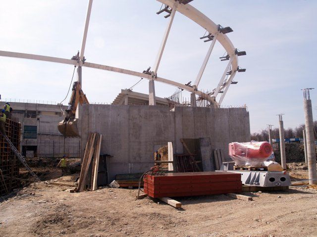 Raport z budowy Elki: Stanął pierwszy słup na trasie