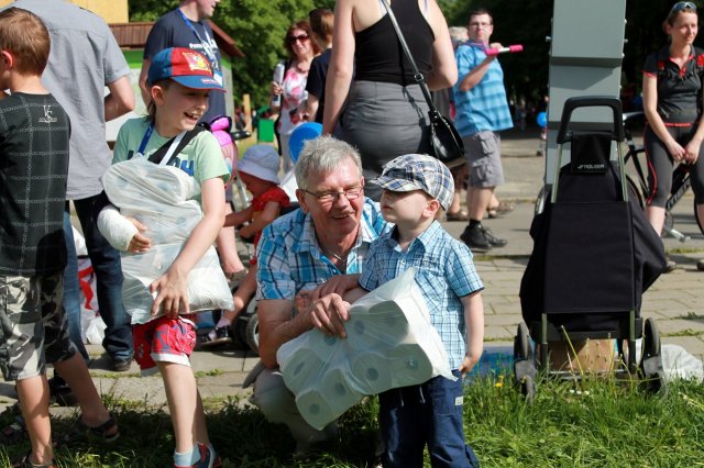 Tysiąc rolek papieru imitowało jelito grube