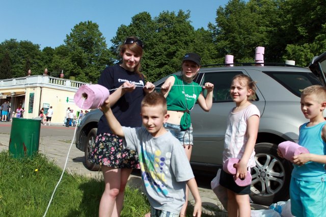 Tysiąc rolek papieru imitowało jelito grube