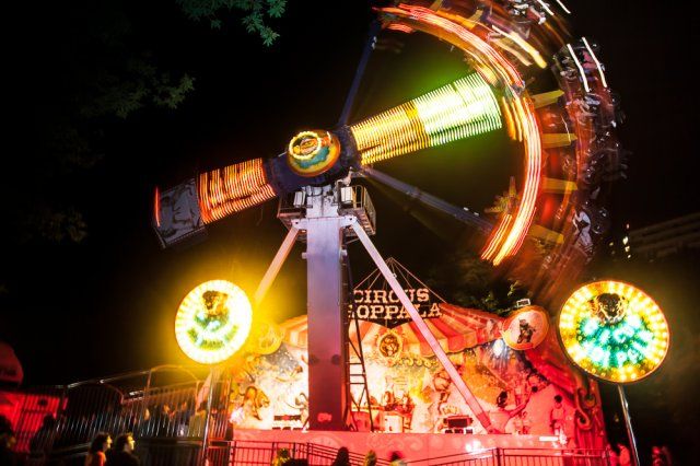 W śląskim lunaparku bawiło się nocą 1491 osób