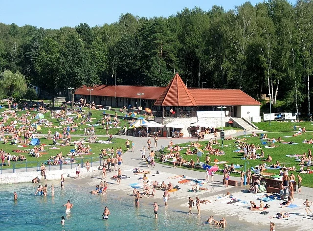 Baseny, kąpieliska - gdzie się schłodzić w upalne dni?