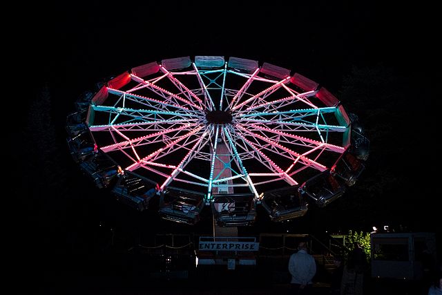 Każdy piątek lipca i sierpnia z "Wesołym at night"