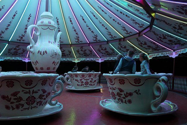 Ostatnie "Wesołe at night" w sezonie z rekordową ilością karuzel [ZDJĘCIA]