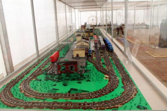 "Latający Pieron" już pędzi po torach. Przy Kanale Regatowym otwarto wystawę "Gryfie klocki"