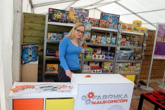 "Latający Pieron" już pędzi po torach. Przy Kanale Regatowym otwarto wystawę "Gryfie klocki"