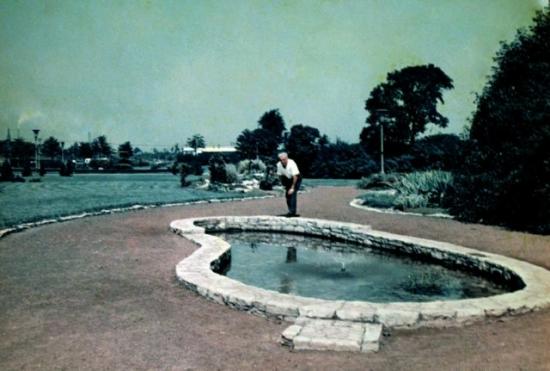 Ogrody tematyczne w parkowej przestrzeni. Róże, byliny i niedokończona Japonia