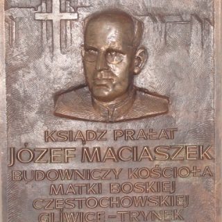 Trynek - Kościół pw. Matki Boskiej Częstochowskiej