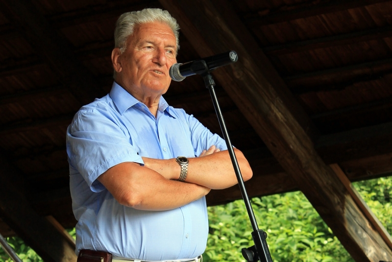 Profesor Artur Stojko: Miód jest najlepszy z łyżeczki