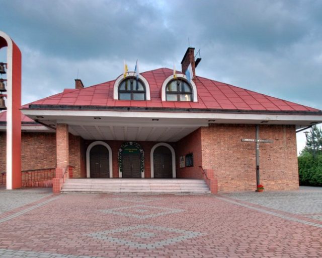 Zarzecze - Kościół pw. Matki Bożej Wspomożenia Wiernych