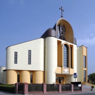 Kostuchna - Kościół pw. Trójcy Przenajświętszej