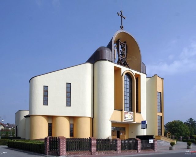 Kostuchna - Kościół pw. Trójcy Przenajświętszej