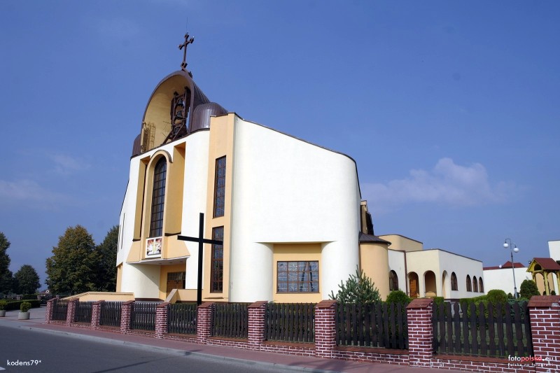 Kostuchna – Kościół pw. Trójcy Przenajświętszej