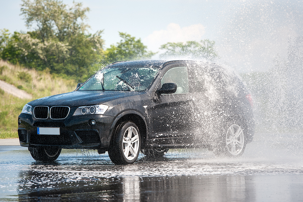 Aquaplaning - jesienne zagrożenie dla kierowców