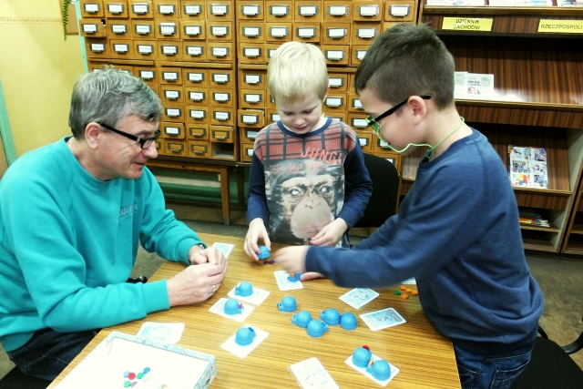 O grach planszowych w bibliotece – rozmowa z Tomaszem Wilczkiem