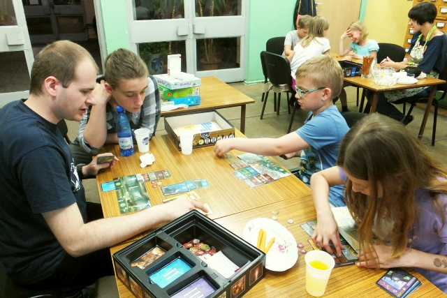 O grach planszowych w bibliotece – rozmowa z Tomaszem Wilczkiem