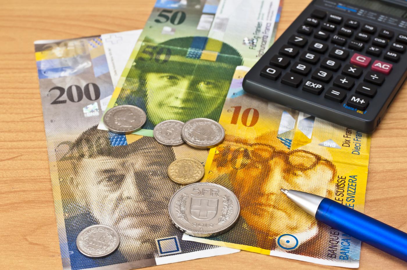 Jak oszczędzić we frankach szwajcarskich?