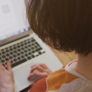 Bank, czy chwilówka? Skąd lepiej pożyczyć?