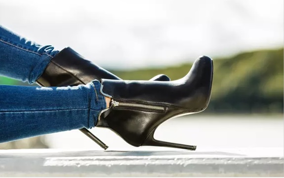 Botki na szpilce - buty na jesień dla elegantki