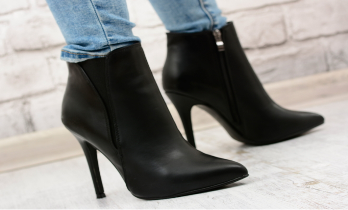 Powrót do dawnej mody, czyli botki w szpic!