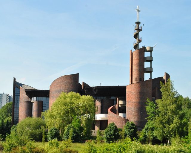 Tysiąclecie - Kościół pw. Podwyższenia Krzyża Świętego i Matki Bożej Uzdrowienia Chorych