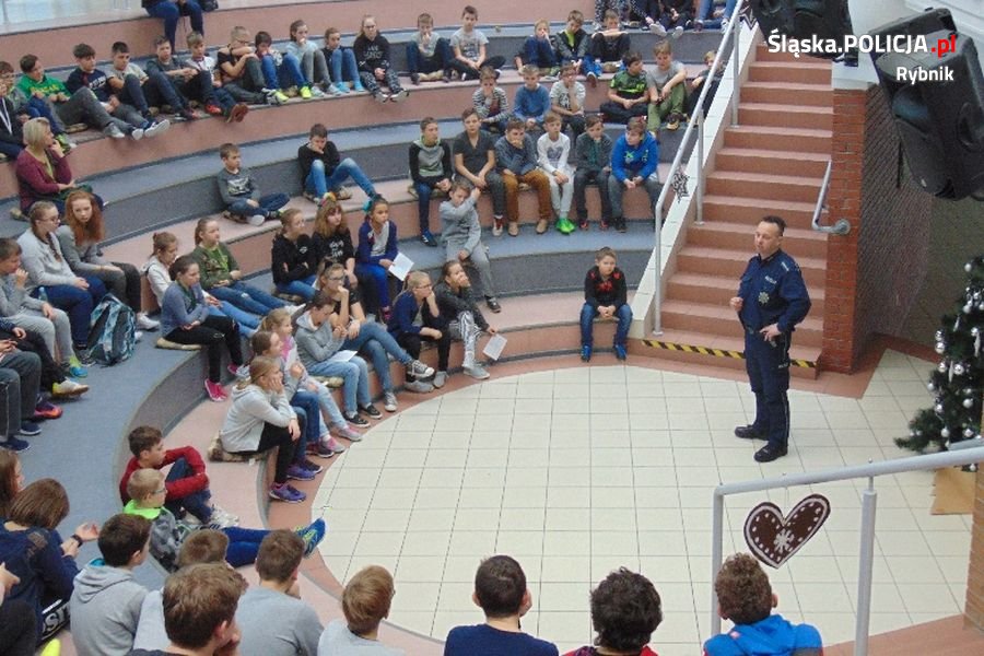 Rybniccy policjanci o bezpieczeństwie podczas ferii