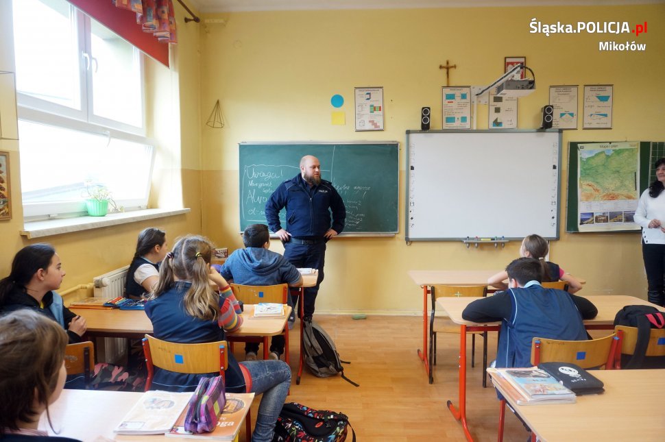 Dzielnicowi o bezpieczeństwie w drodze do szkoły