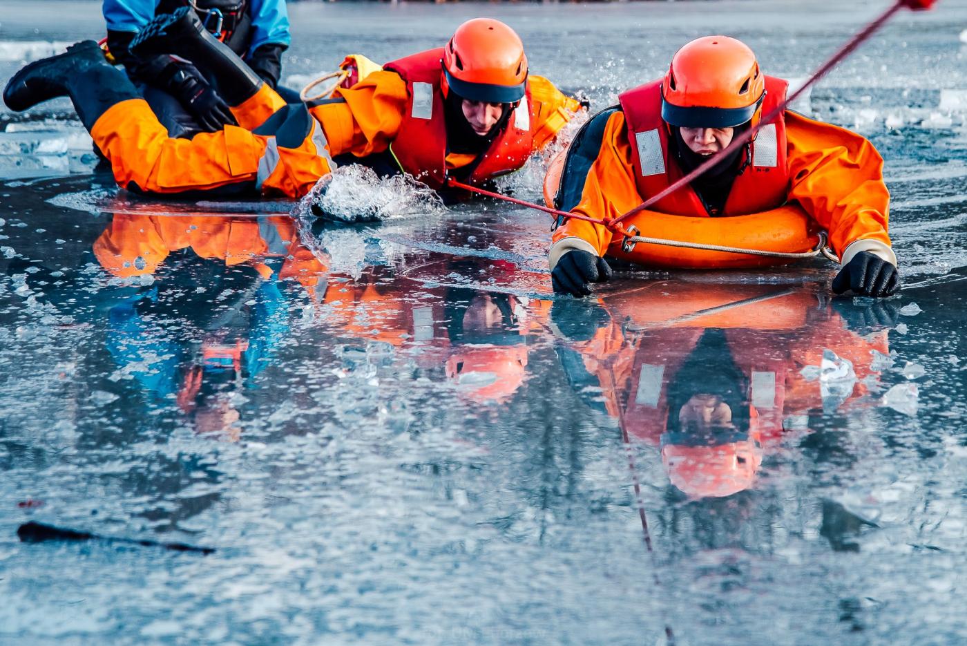 Strażacy i policjanci pokazali jak bezpiecznie spędzić ferie
