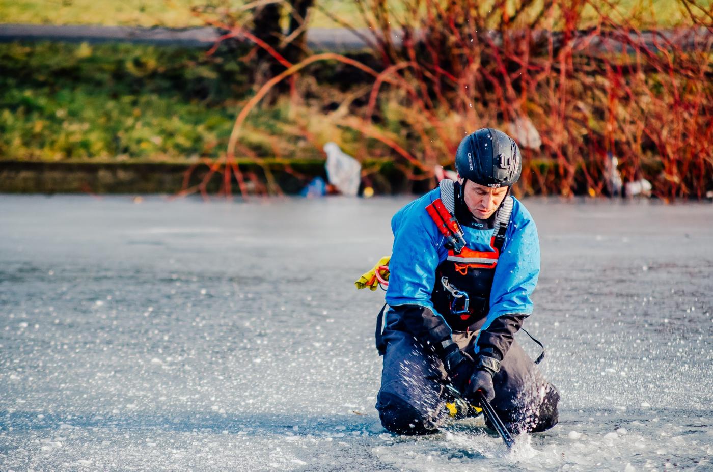 Strażacy i policjanci pokazali jak bezpiecznie spędzić ferie