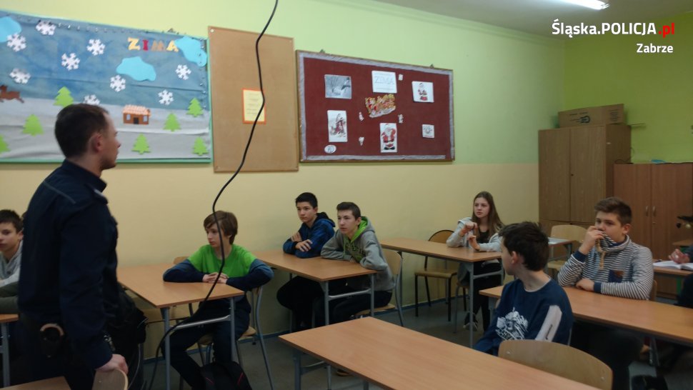 Z uczniami o odpowiedzialności prawnej i cyberzagrożeniach