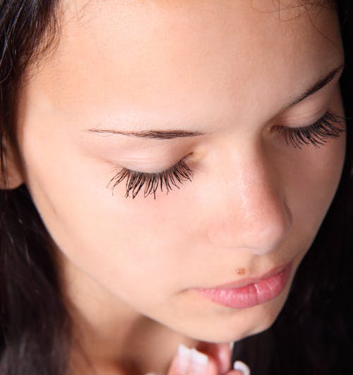 W jaki sposób uzyskać piękne i zdrowe rzęsy?