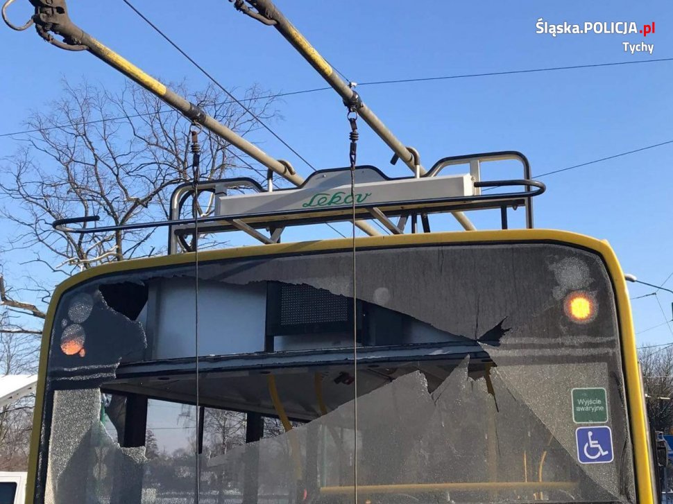 Poszukiwany sprawca zniszczenia mienia