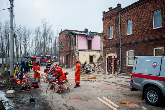 Zawalił się fragment kamienicy przy ulicy Tylnej 12