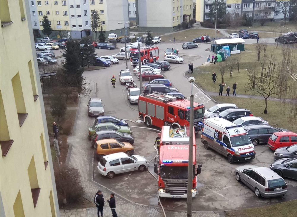 Mężczyzna spalił mieszkanie i powiesił się na balkonie