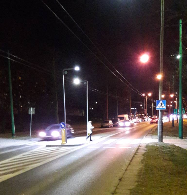 Oświetlenie wertykalne na tyskich przejściach dla pieszych