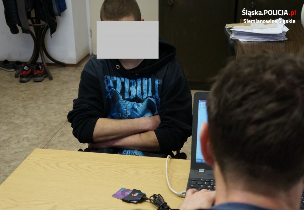 Złodziej zasypany węglem, po tym jak chciał go ukraść