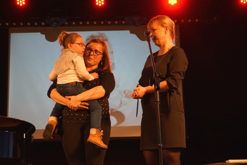 Licytowali dla Milenki Ćmok