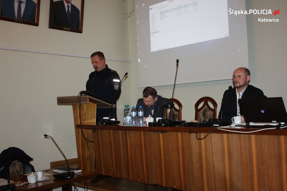 Katowiccy policjanci na spotkaniu rad jednostek pomocniczych