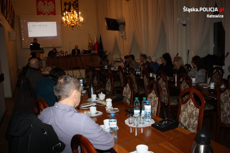 Katowiccy policjanci na spotkaniu rad jednostek pomocniczych