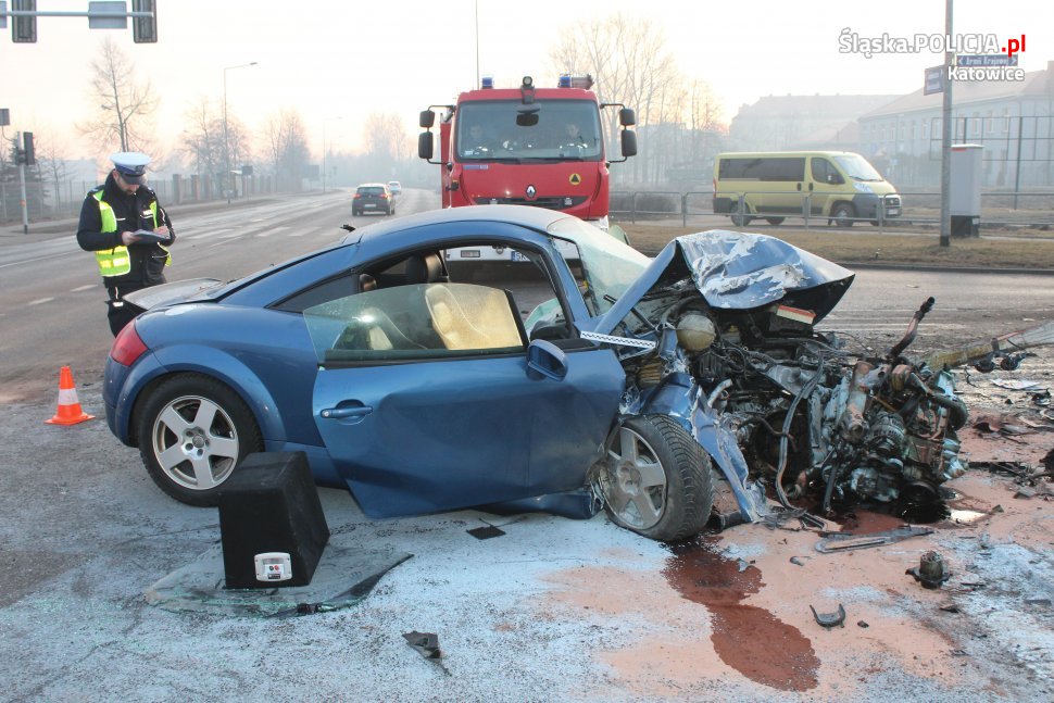 Zderzenie audi z autobusem