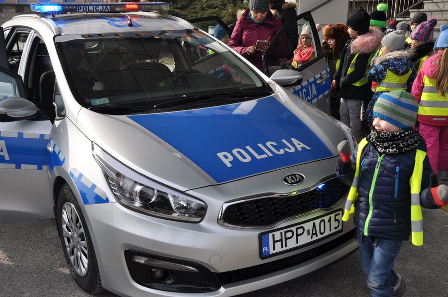 "Kochaj - zapinaj w pasy"