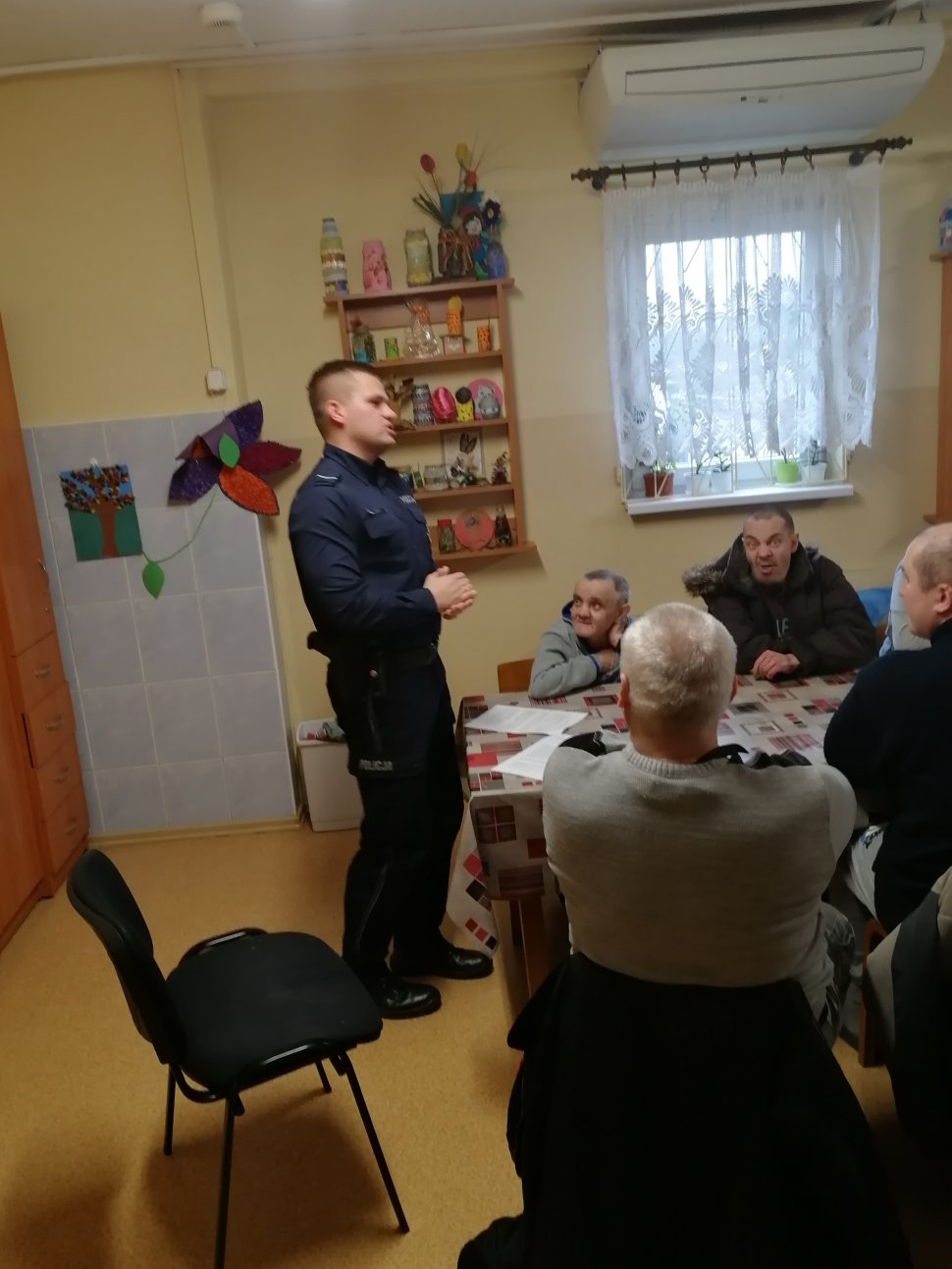 Dzielnicowi na spotkaniu z wychowankami DPS