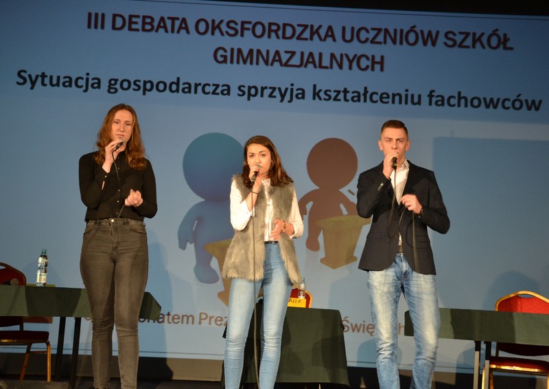 Uczniowie gimnazjów i szkół średnich debatowali w CKŚ