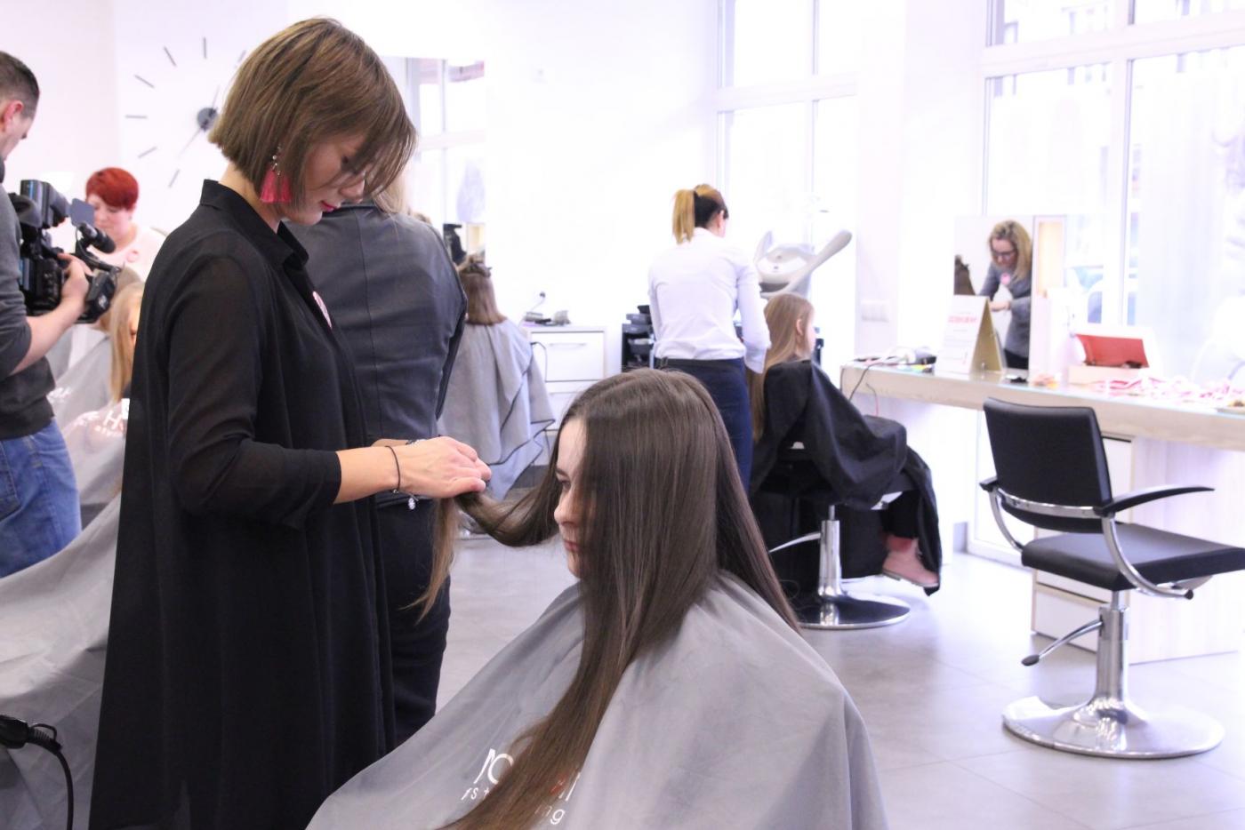 Ścięły włosy w słusznej sprawie